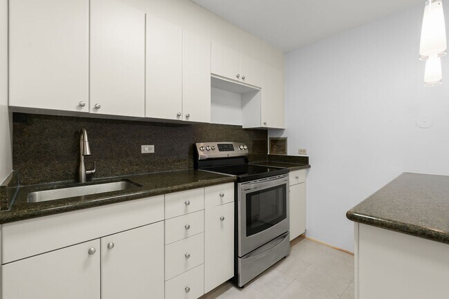 Building Photo - The Barclay 2bd/2ba/1pkg