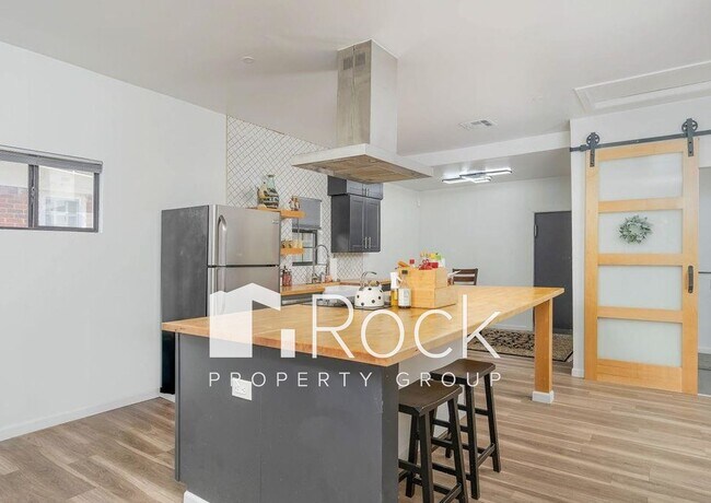 Building Photo - Contemporary 2 Bedroom plus Office/Bonus Room with Loft near Uptown and Plaza Districts   ~One Mo...