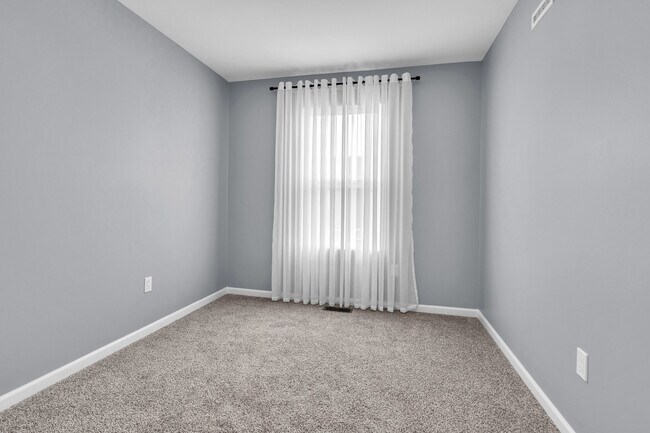 Building Photo - 1556 Sequoia Wy