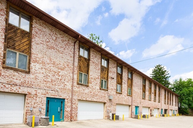 Building Photo - The District on Linden