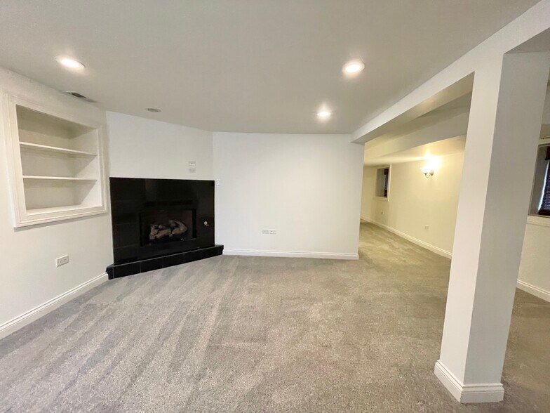Building Photo - 3448 N Damen Ave