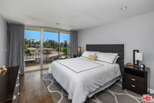 Building Photo - 2260 N Cahuenga Blvd