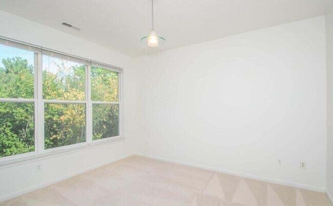 Building Photo - 1430 Fox Pointe Cir