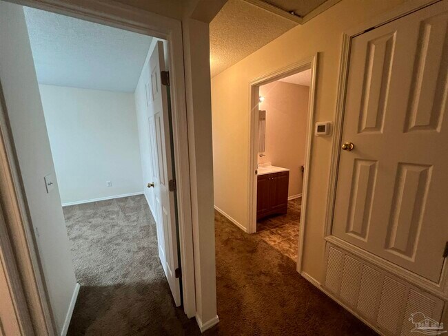 Building Photo - 8921 Camshire Cir