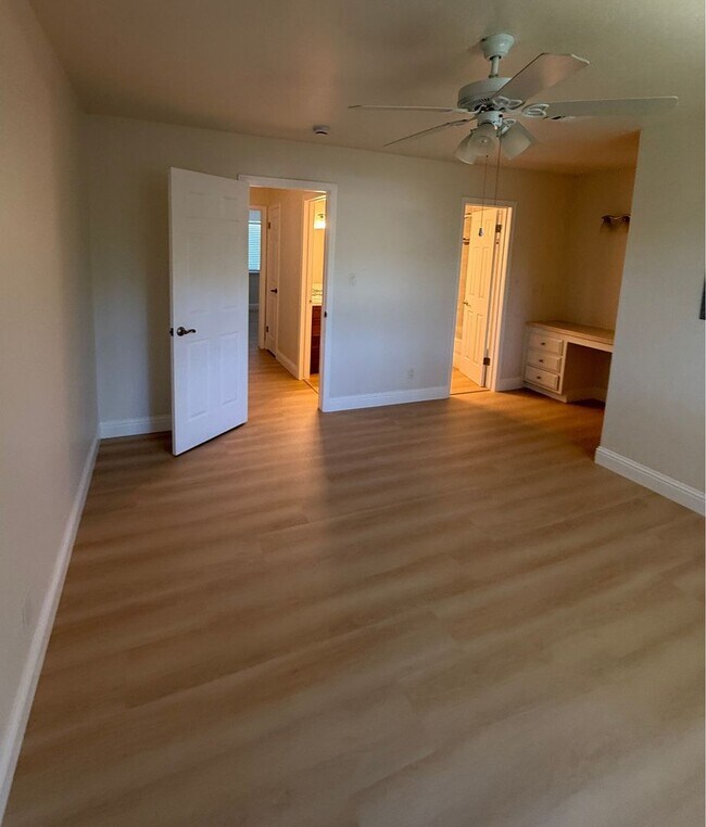 Building Photo - 490 Edgewood Dr