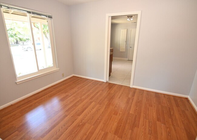 Building Photo - Darling Home 3 bd / 1 ba home near Valley Fair & Santana Row with HUGE backyard