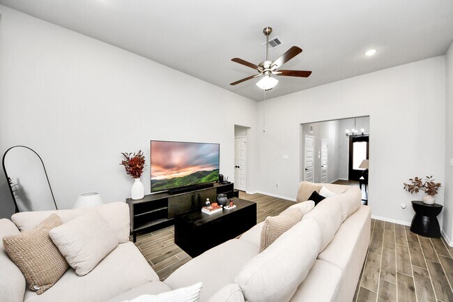 Building Photo - 6618 Beacon View Dr