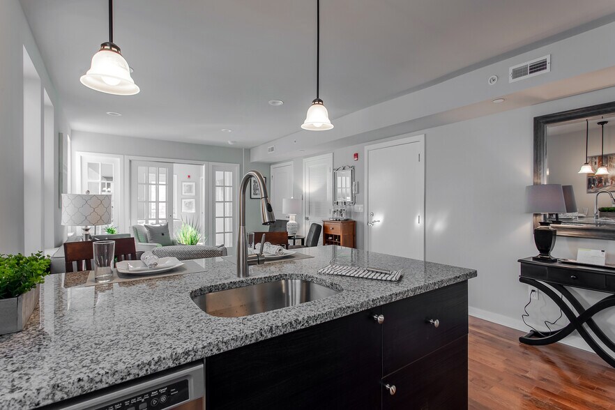 Building Photo - 820 Glenbrook Ave