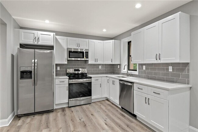 Primary Photo - 122 Commerce St