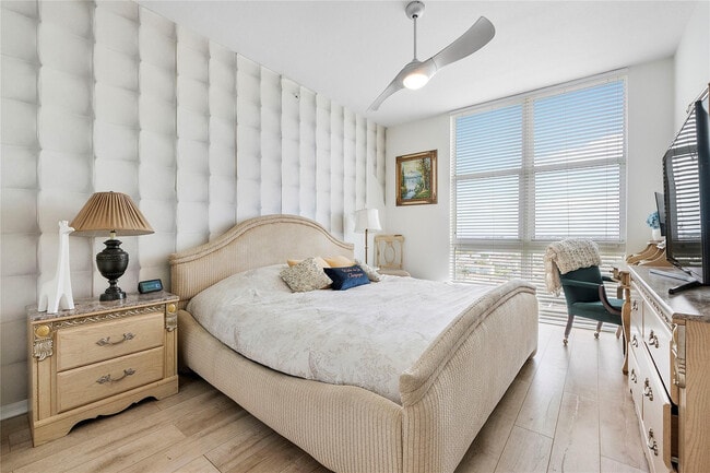 Building Photo - 625 Casa Loma Blvd