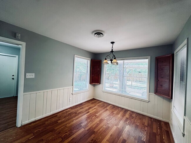 Building Photo - 425 Zephyr Dr