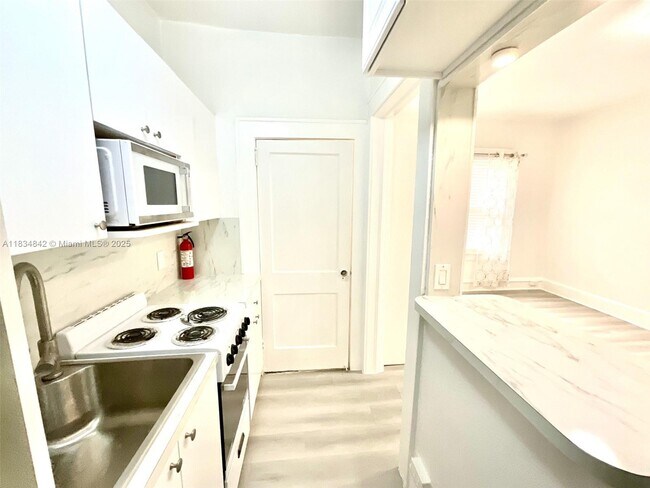 Building Photo - 124 Mendoza Ave