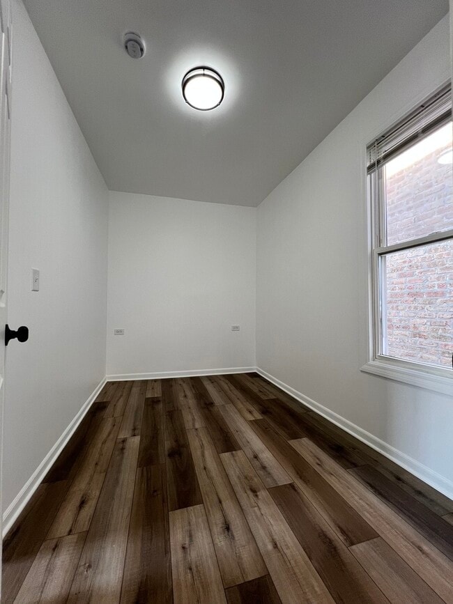 Building Photo - 5714 W Grand Ave