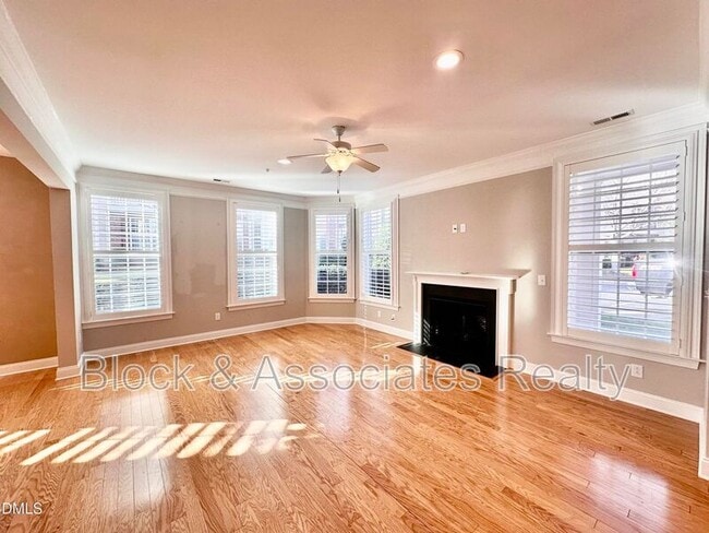 Building Photo - 10520 Sablewood Dr