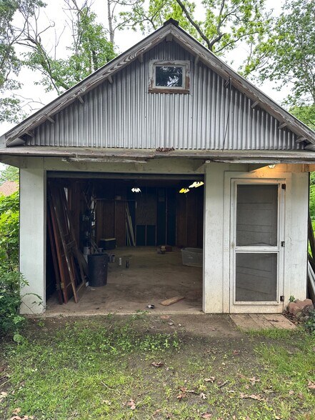 Building Photo - 1909 2nd Ave SW