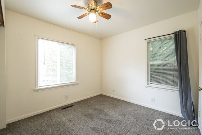 Building Photo - 809 E 50 S