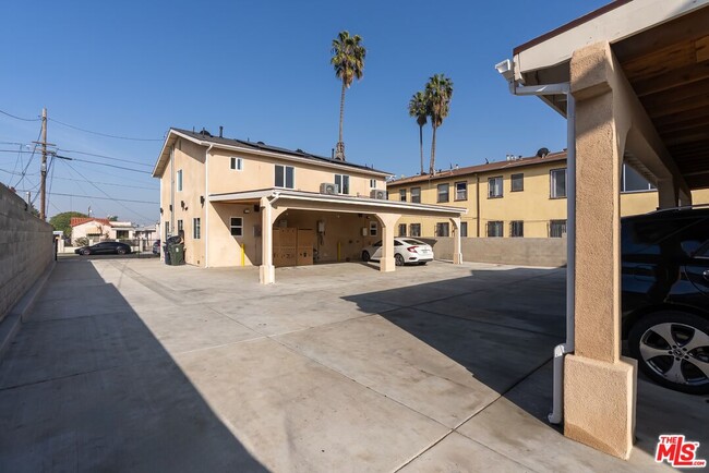 Building Photo - 1120 W 110th St