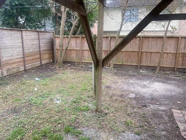 Building Photo - 4425 Ione St