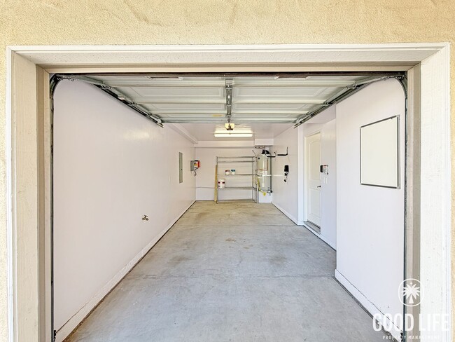 Building Photo - Stunning 3BD/3BA W/ A/C, Attached Garage, and In-Unit Laundry in Pacific Beach!