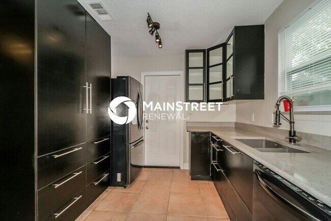 Building Photo - 3 Bedroom Pet-Friendly Home in LONGWOOD, F...