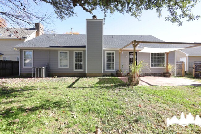 Building Photo - 2573 Laurelcrest Dr