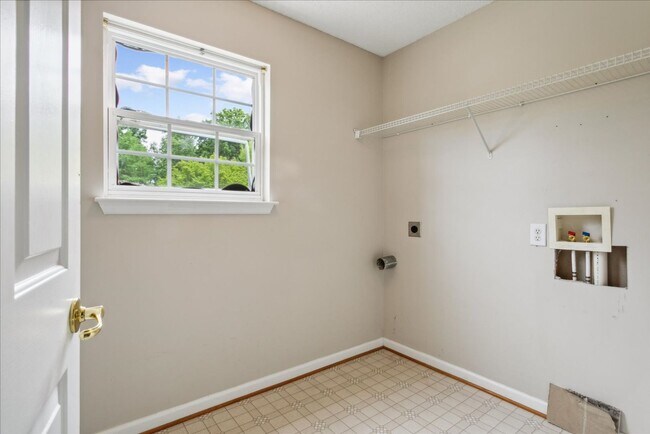 Building Photo - Spacious home in Fernbrook community and J...