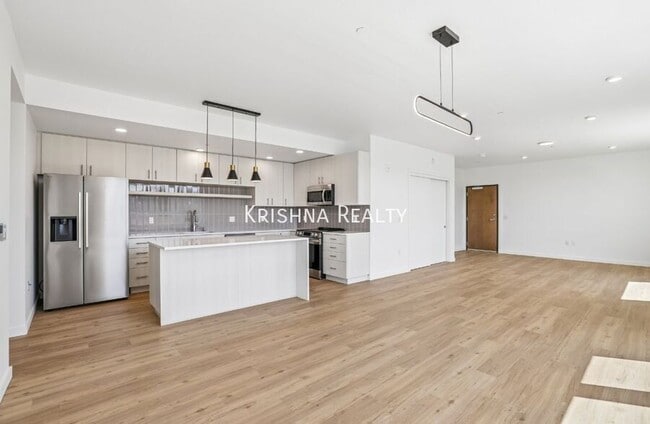 Building Photo - 7650 NW 170th Ave