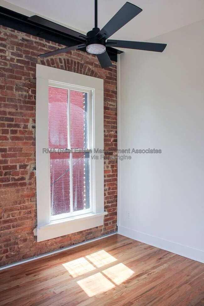 Building Photo - 4 6/8 Zebulon St