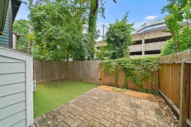 Building Photo - 1121 Beall Landing Ct