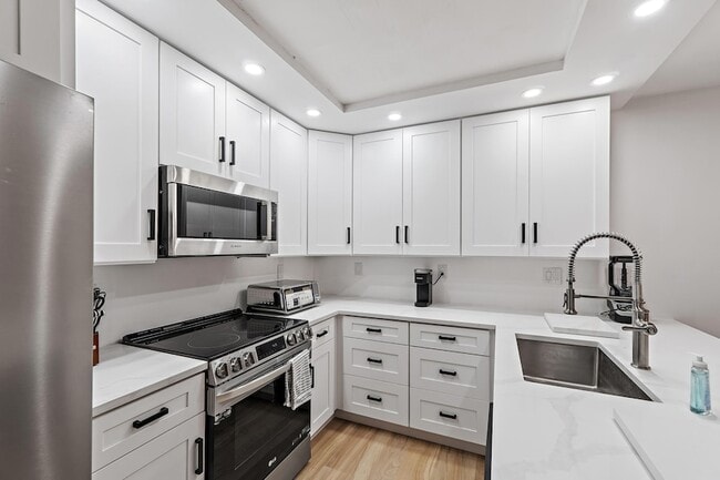 Building Photo - 3052 30th Ct