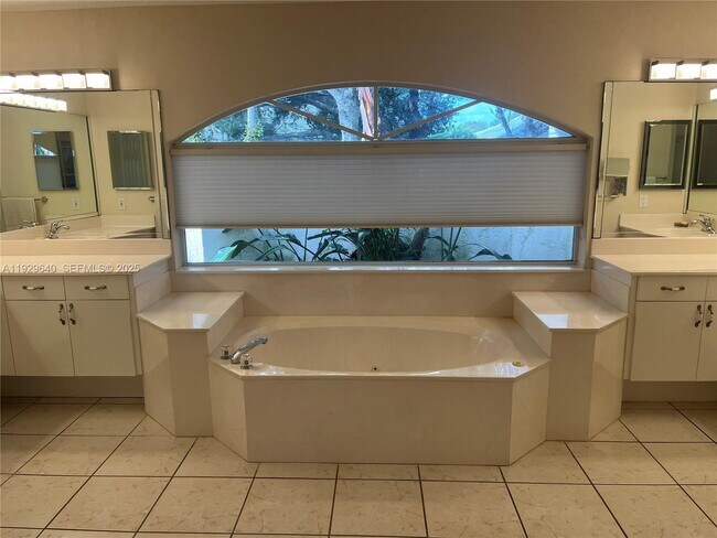 Building Photo - 123 Victorian Ln