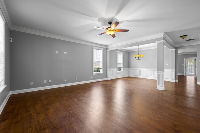 Building Photo - Spacious 5BR Home Walkable to Downtown Fayetteville