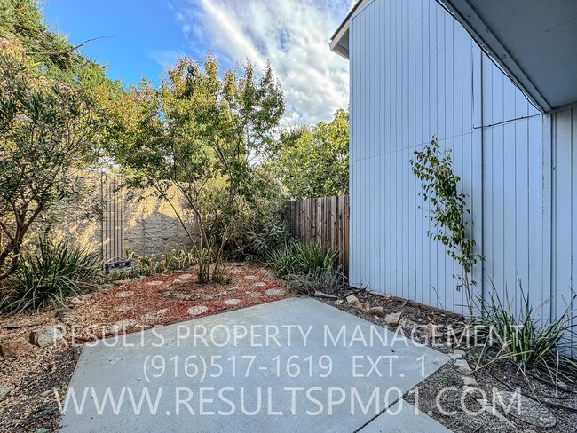 Building Photo - Lovely 2 Bedroom Condo near Davis university