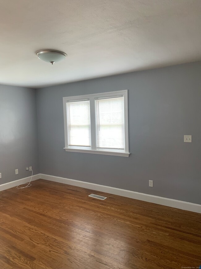 Building Photo - 18 Woodmont Rd