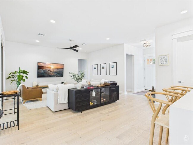 Building Photo - 3002 Sunridge Dr