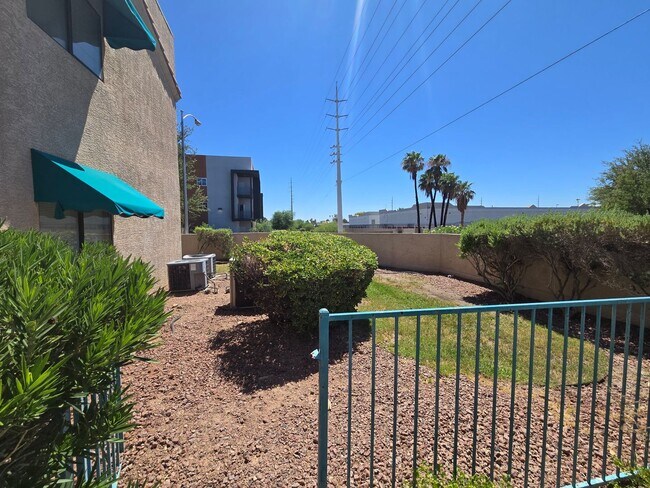 Building Photo - Charming 2-Bedroom Condo in Gated Communit...