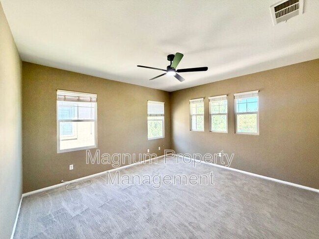 Building Photo - 28853 Sarasota Way