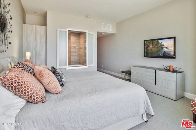 Building Photo - 900 W Olympic Blvd