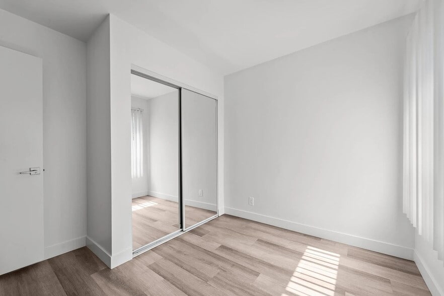 Building Photo - 925 W 30th St