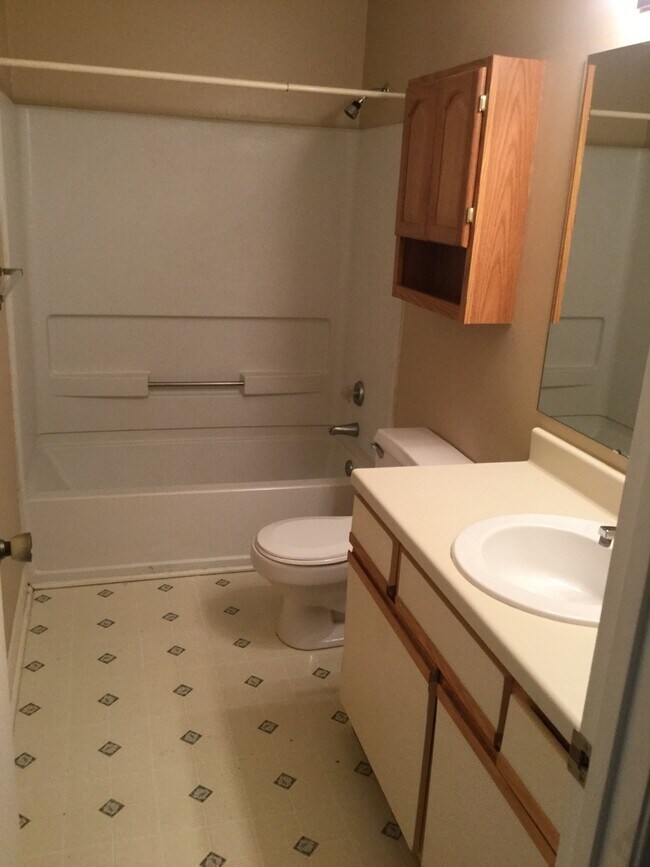 Building Photo - 2 BEDROOM 2 BATH CONDO ON 2ND FLOOR AT MYRTLE GREENS