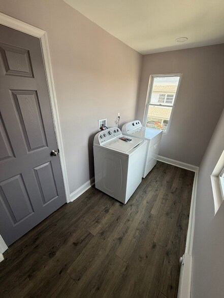 Building Photo - 115 Oak St