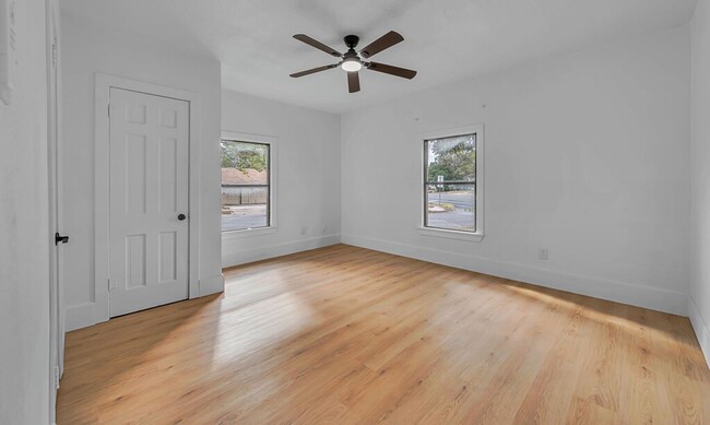 Building Photo - Newly remodeled 2 bedroom / 1 bath house!