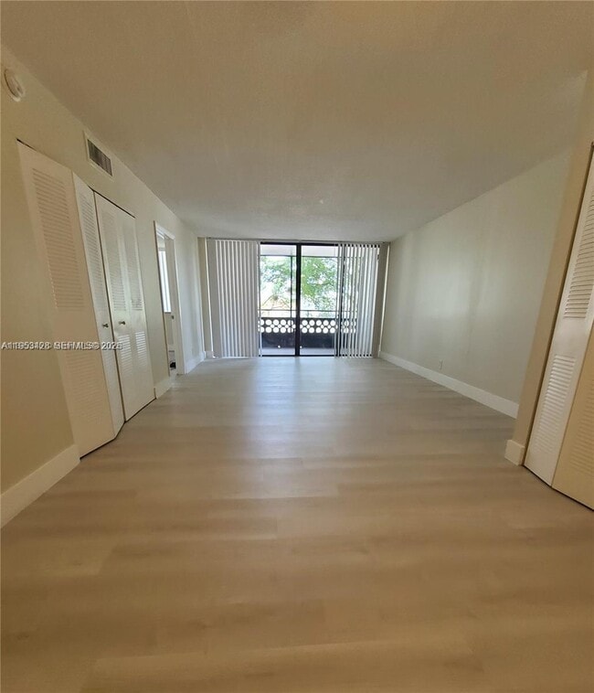 Building Photo - 4222 Inverrary Blvd