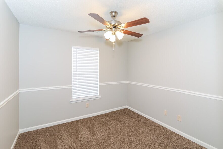 Building Photo - 4506 Shadow Hollow Dr