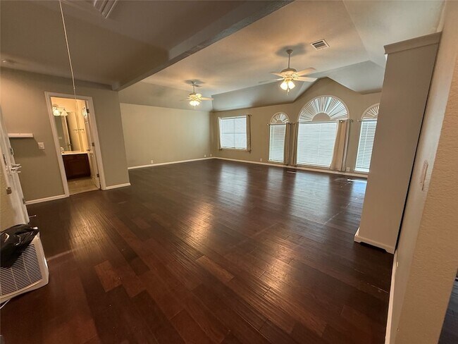 Building Photo - 2828 Cedar Ridge Ln