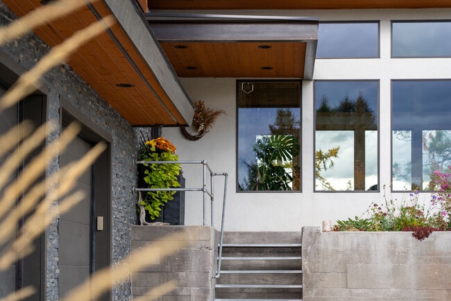 Building Photo - 229 Arbour Dr E