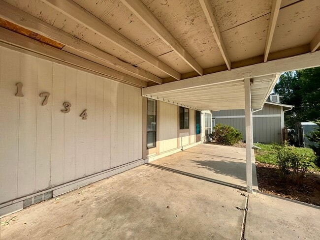 Building Photo - 1732 Cambridge Dr