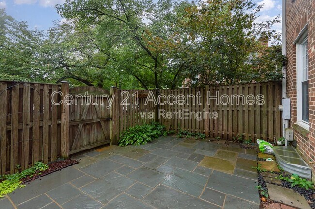 Building Photo - 2514 S Arlington Mill Dr