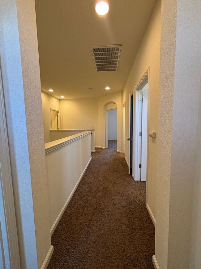 Building Photo - West Roseville Solar! 3 Bedroom, Plus den/...