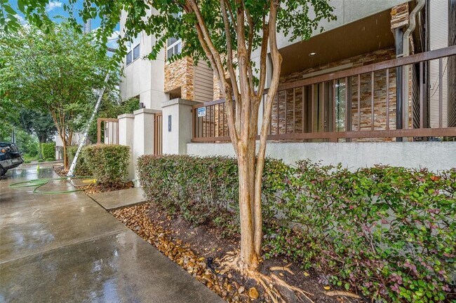 Building Photo - 194 Harvard St